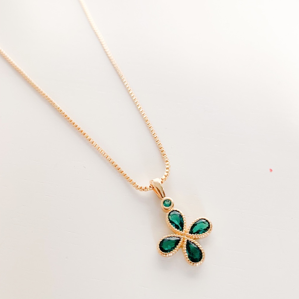 Four Leaf Clover Necklace | 14k Gold Filled - Picture 3 of 8